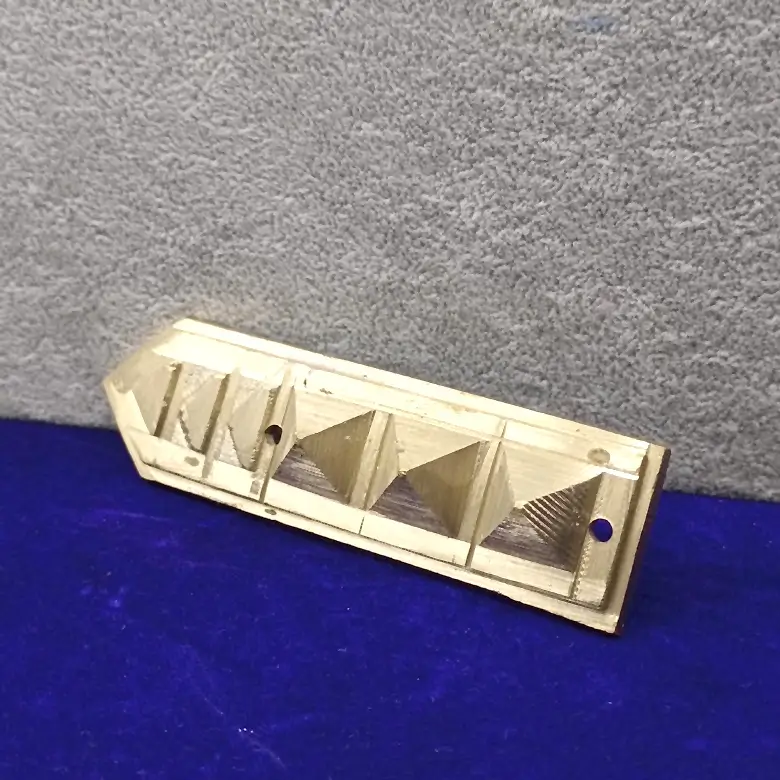 Pyramid Shift Arrow