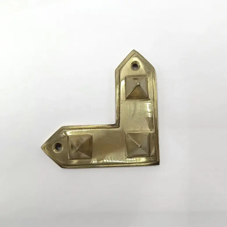 Three Pyramid L Shape Strip for Space Devision